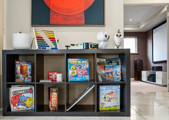 Perth 2-Story, Views, Bbq & More