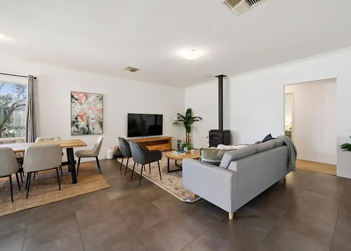 Beaufort Retreat - 4Br Family Stay - Hyde Park